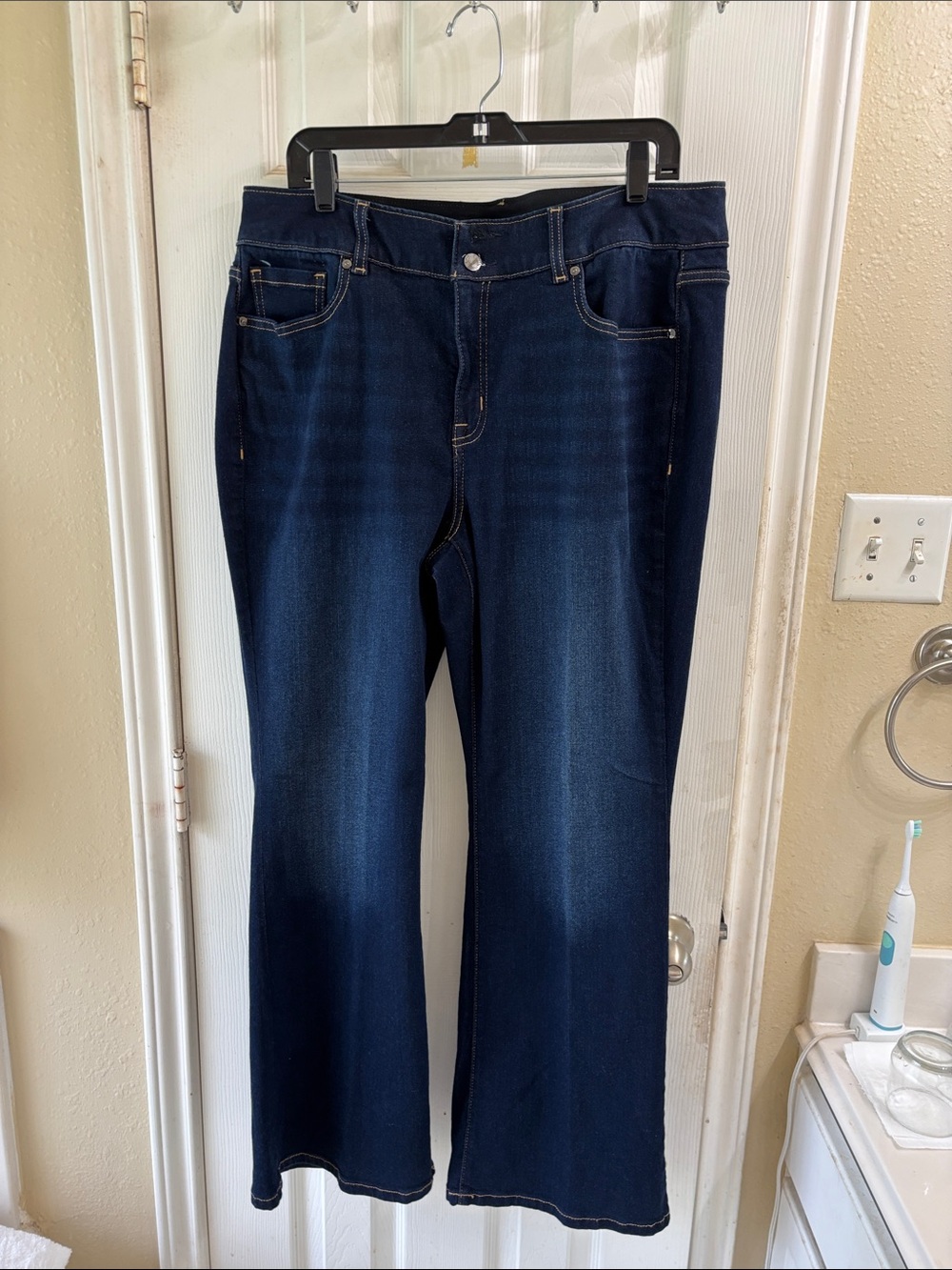 Lane Bryant Black Womens Jeans with Gold Stitching. Size 18-short. EUC